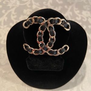 CHANEL brooch
